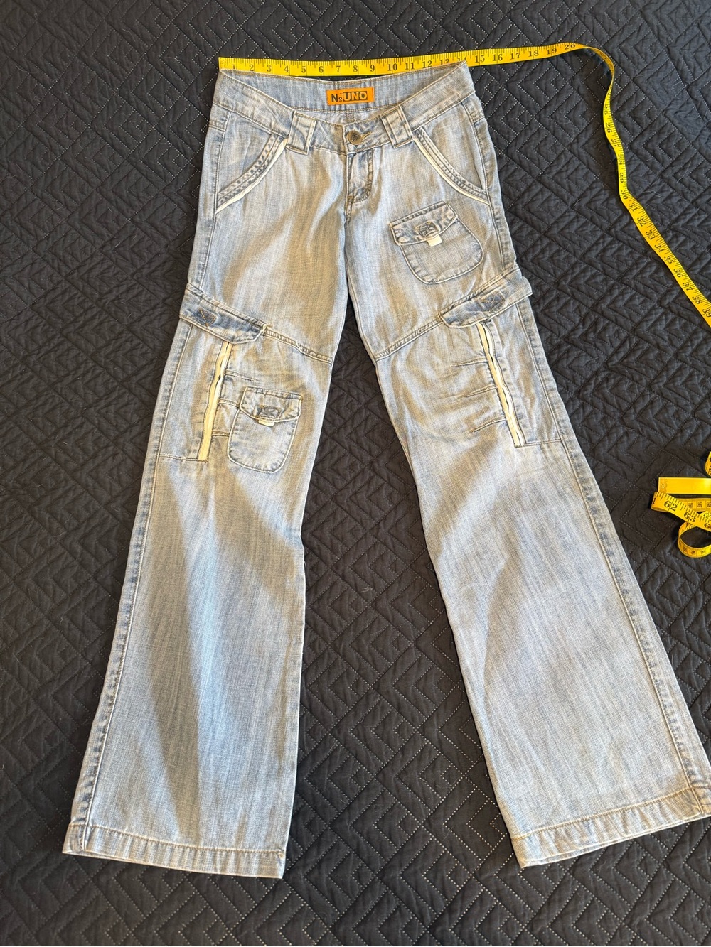 NWOT! NO. UNO Lightweight Light Wash Cargo Jeans W/Zipper Details Size 27W x 34